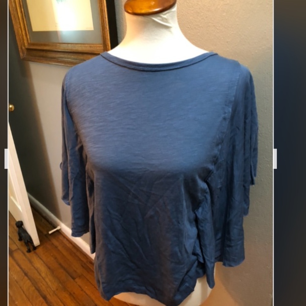 Flutter sleeve T-shirt